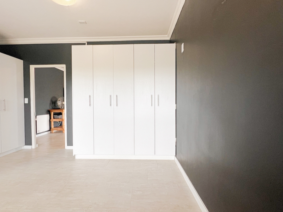 5 Bedroom Property for Sale in Myburgh Park Western Cape